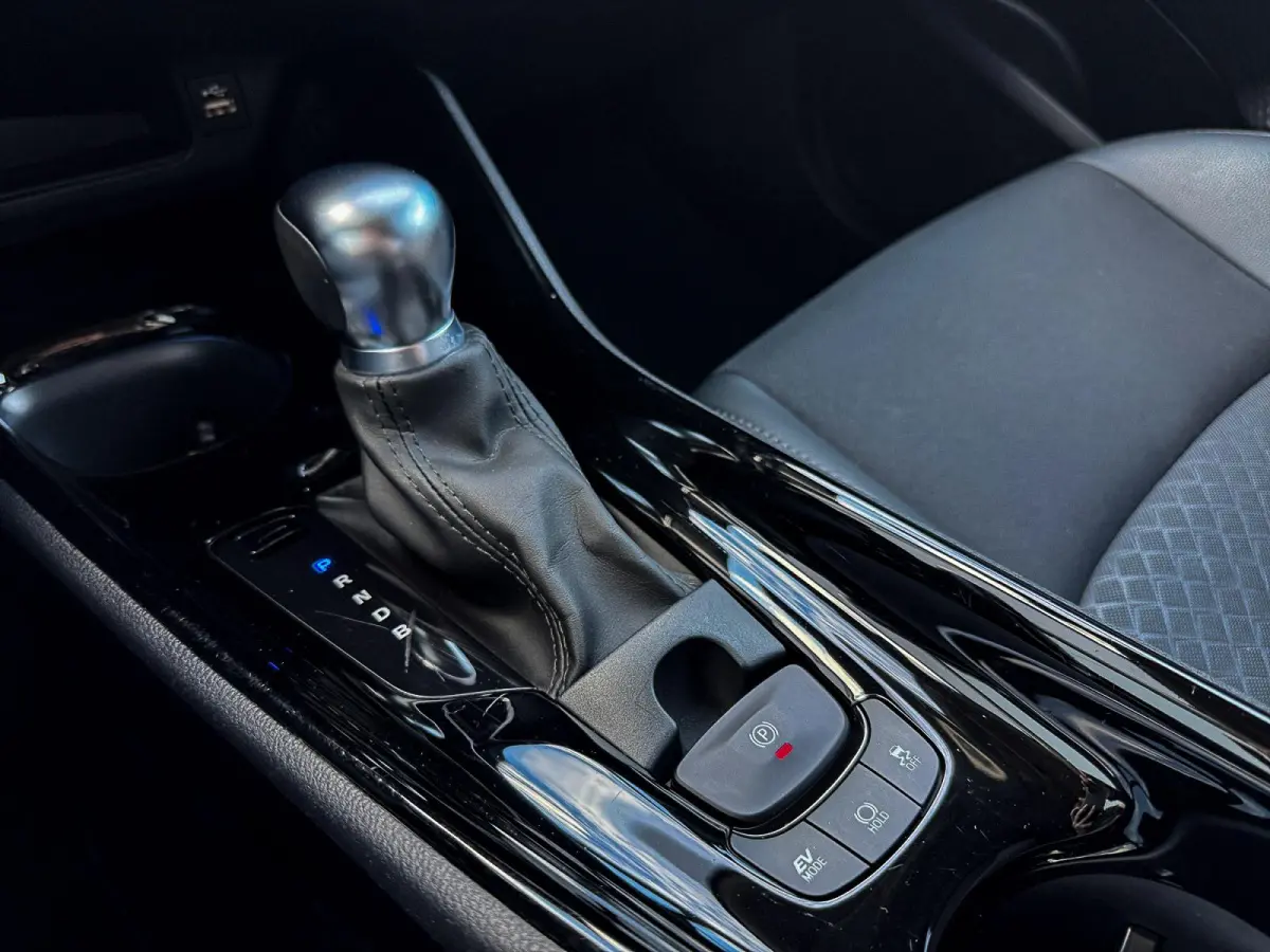 1.8 Hybrid Dynamic ✅ LED ✅ Camera ✅ CarPlay