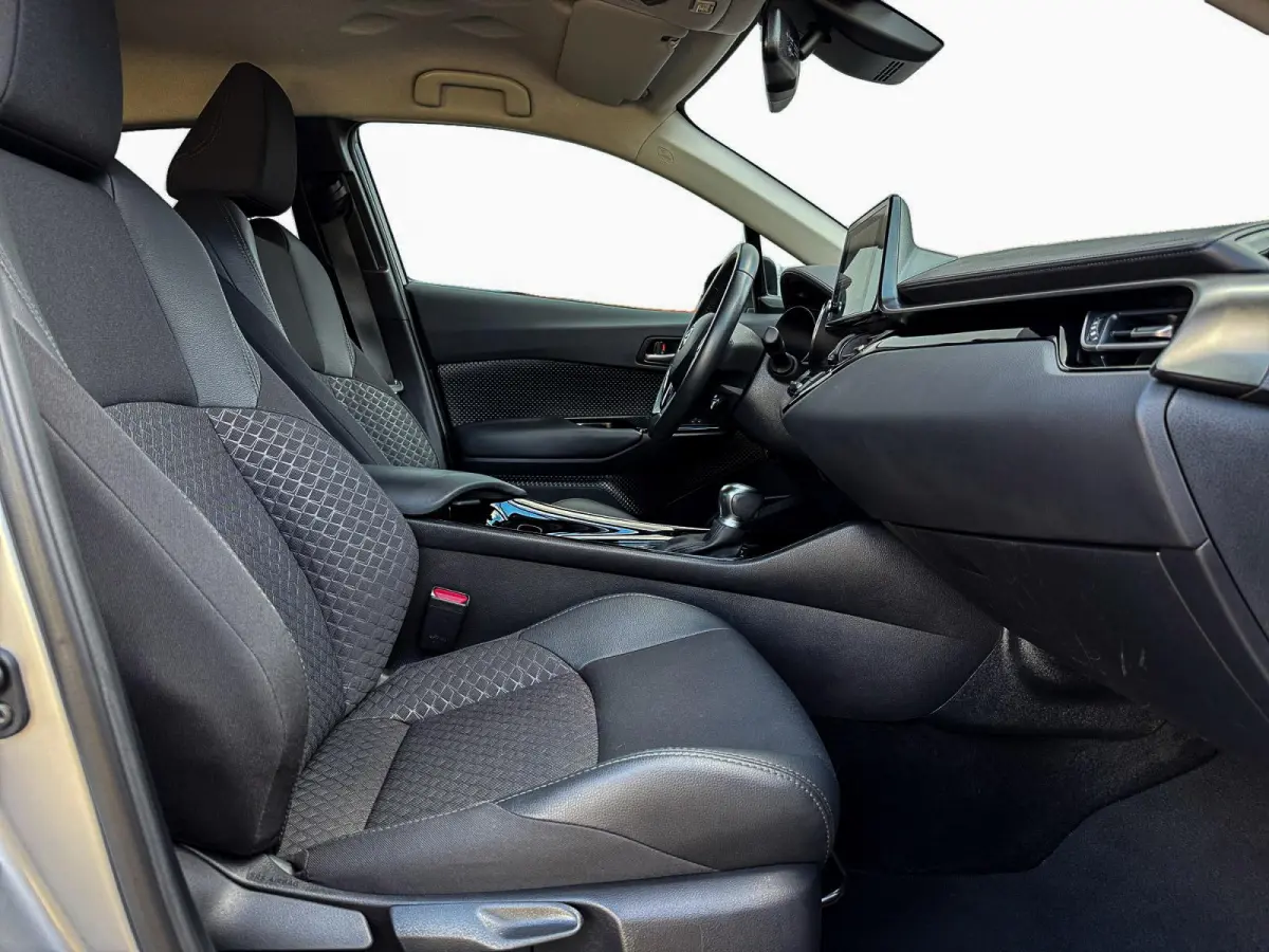 1.8 Hybrid Dynamic ✅ LED ✅ Camera ✅ CarPlay