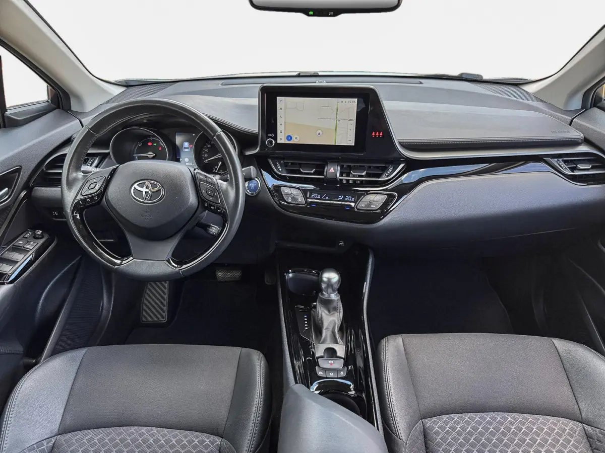1.8 Hybrid Dynamic ✅ LED ✅ Camera ✅ CarPlay
