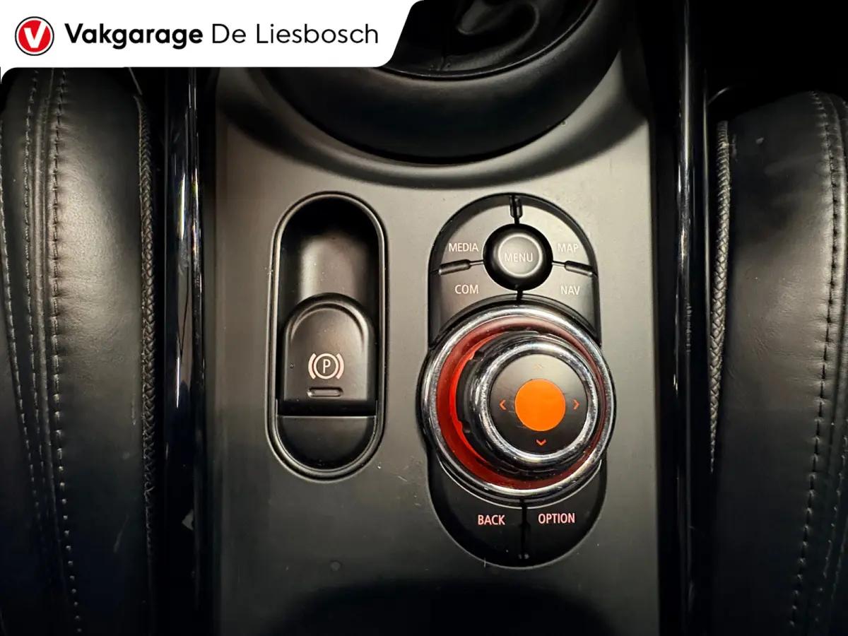 1.5 Cooper Chili Serious Business/leer/navi/pano/stoelverw/boeken