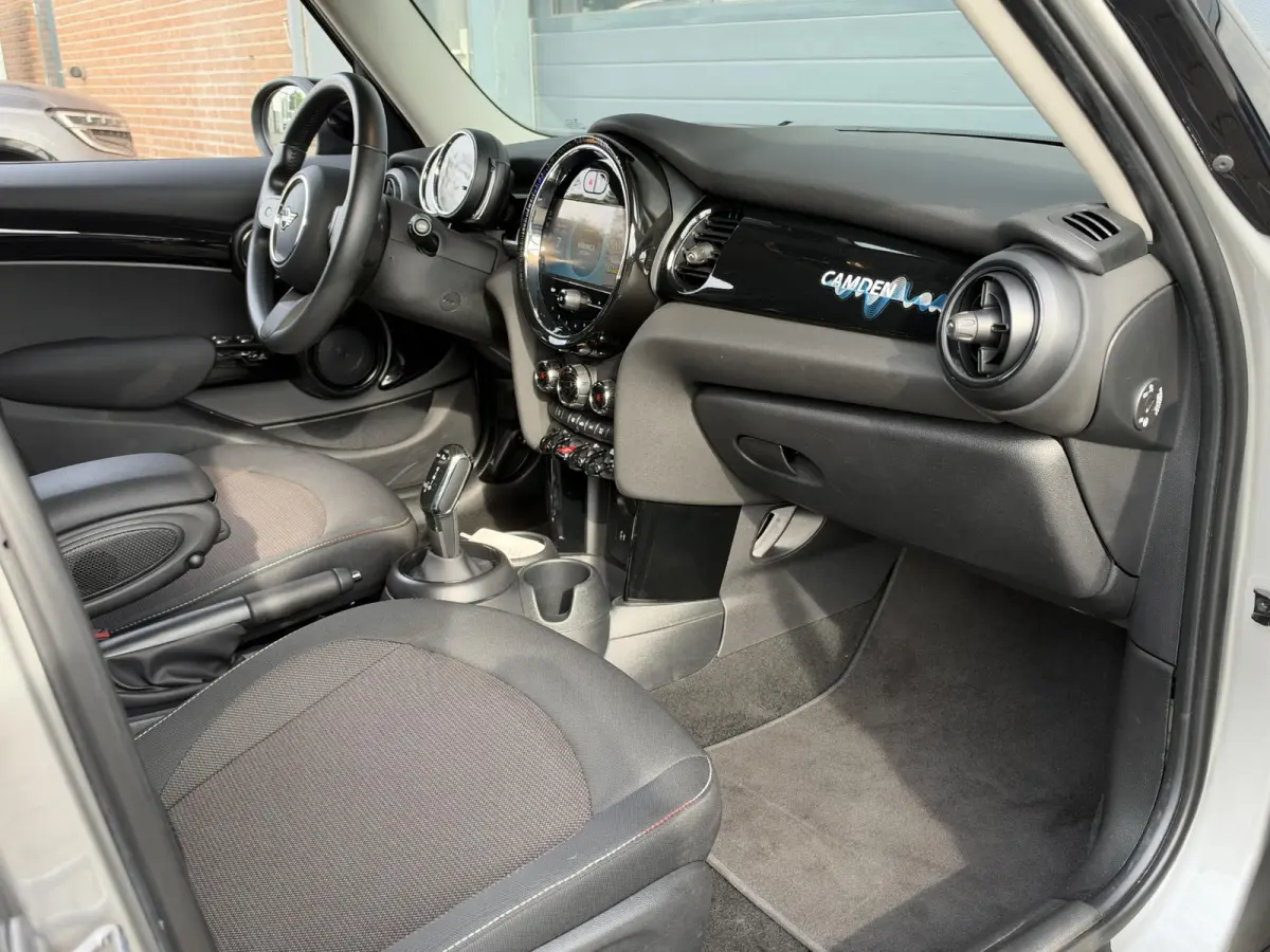 1.5 BUSINESS EDITION I AUTOMAAT I 5-DEURS I APPLE CARPLAY I UNION JACK ACHTERLICHTEN