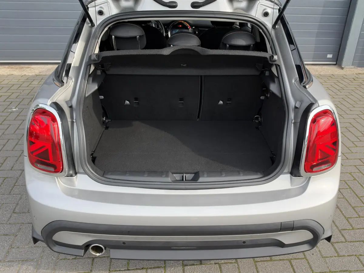 1.5 BUSINESS EDITION I AUTOMAAT I 5-DEURS I APPLE CARPLAY I UNION JACK ACHTERLICHTEN