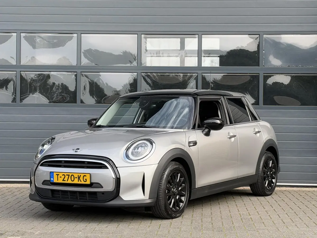 1.5 BUSINESS EDITION I AUTOMAAT I 5-DEURS I APPLE CARPLAY I UNION JACK ACHTERLICHTEN