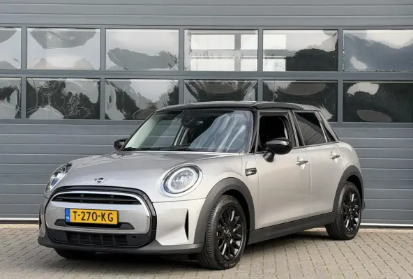 1.5 BUSINESS EDITION I AUTOMAAT I 5-DEURS I APPLE CARPLAY I UNION JACK ACHTERLICHTEN