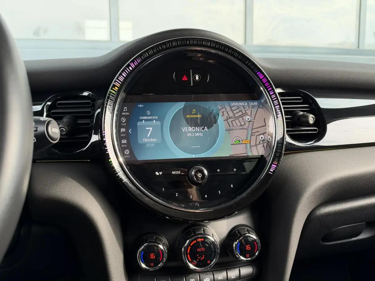 1.5 BUSINESS EDITION I AUTOMAAT I 5-DEURS I APPLE CARPLAY I UNION JACK ACHTERLICHTEN