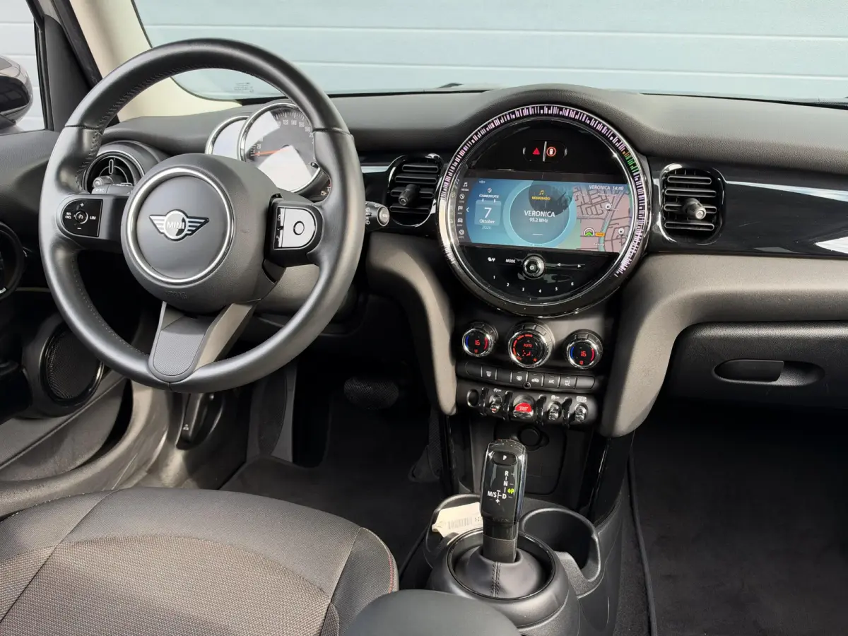 1.5 BUSINESS EDITION I AUTOMAAT I 5-DEURS I APPLE CARPLAY I UNION JACK ACHTERLICHTEN