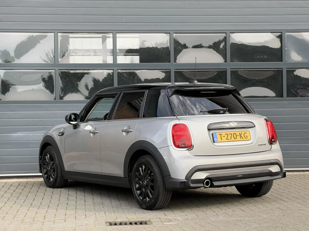1.5 BUSINESS EDITION I AUTOMAAT I 5-DEURS I APPLE CARPLAY I UNION JACK ACHTERLICHTEN