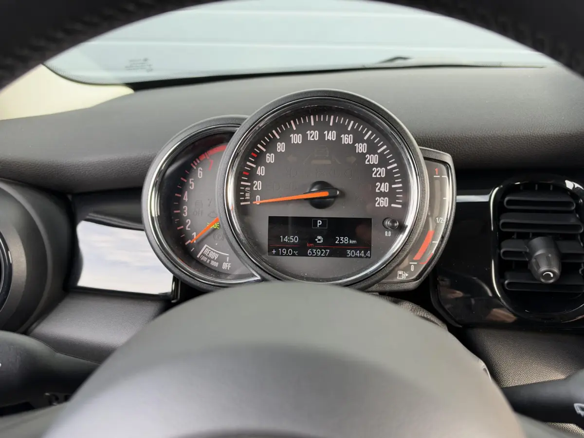 1.5 BUSINESS EDITION I AUTOMAAT I 5-DEURS I APPLE CARPLAY I UNION JACK ACHTERLICHTEN