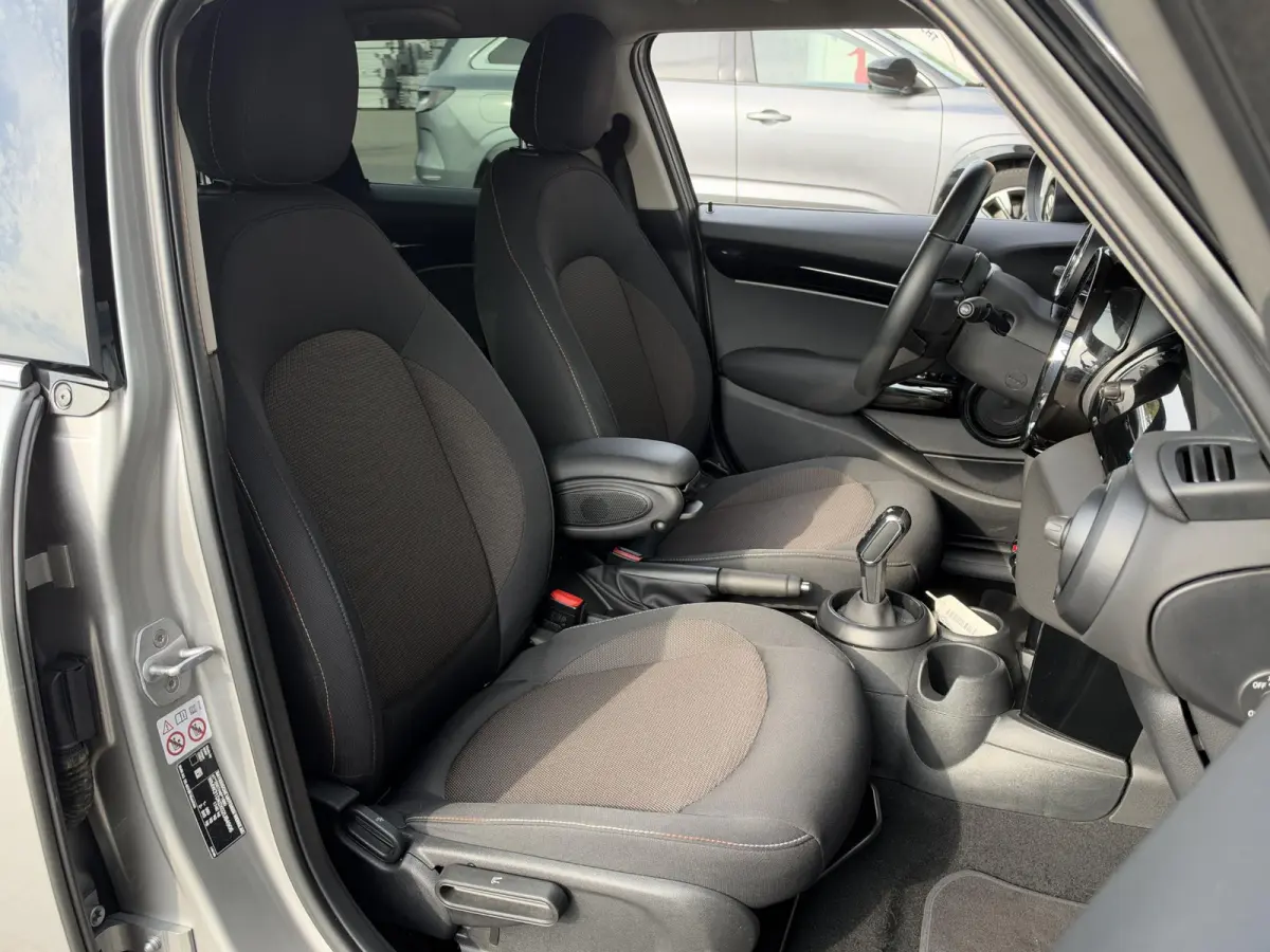 1.5 BUSINESS EDITION I AUTOMAAT I 5-DEURS I APPLE CARPLAY I UNION JACK ACHTERLICHTEN