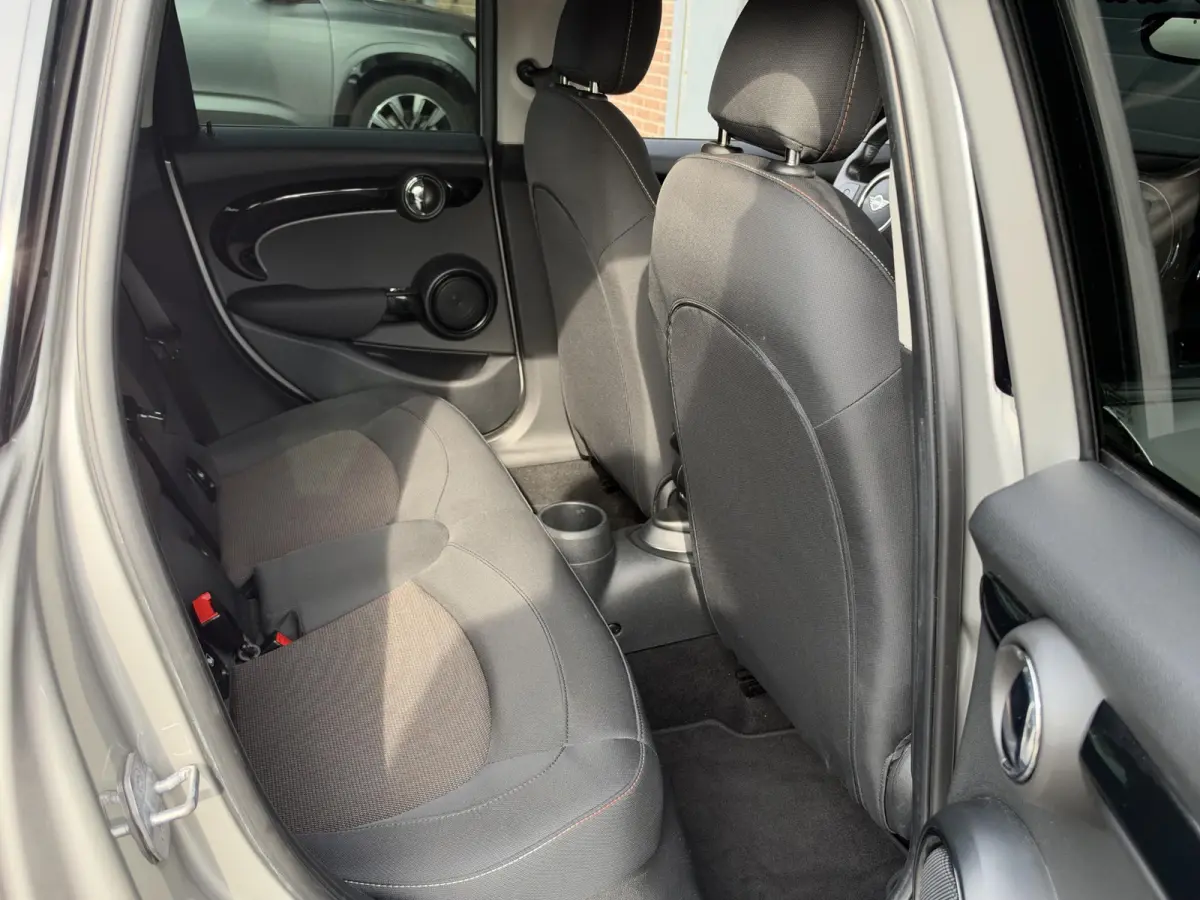 1.5 BUSINESS EDITION I AUTOMAAT I 5-DEURS I APPLE CARPLAY I UNION JACK ACHTERLICHTEN