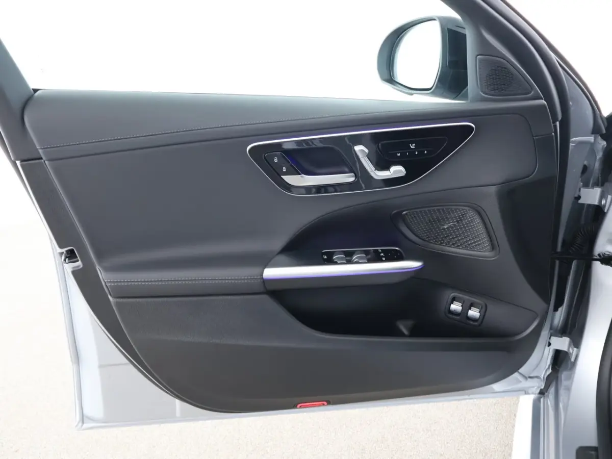300e AMG ** HIGH LED, MBUX+, PANORAMA, NIGHT, MEMORY, KEYLESS ** Ex MB-AG, € 26.700,= onder NP ** ** INFORMEER OOK NAAR ONZE AANTREKKELIJKE FINANCIAL-LEASE TARIEVEN **