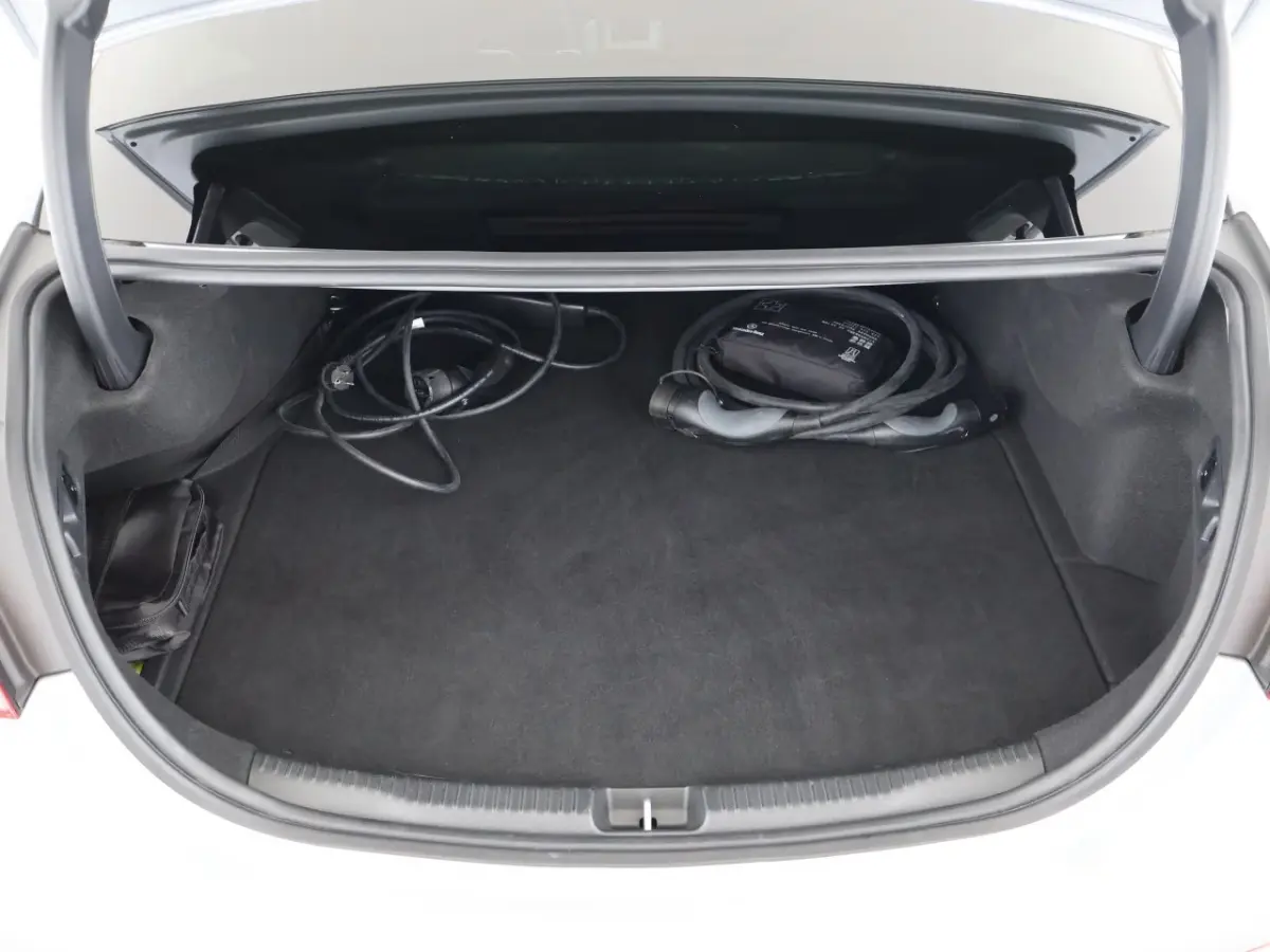 300e AMG ** HIGH LED, MBUX+, PANORAMA, NIGHT, MEMORY, KEYLESS ** Ex MB-AG, € 26.700,= onder NP ** ** INFORMEER OOK NAAR ONZE AANTREKKELIJKE FINANCIAL-LEASE TARIEVEN **