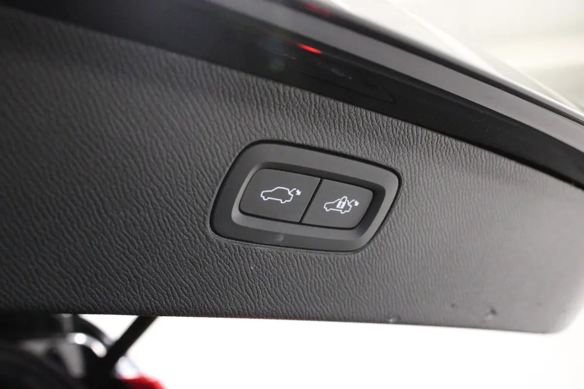 2.0 T8 Recharge AWD R-Design | H/K | PANO | Elektrisch verstelbare zetels