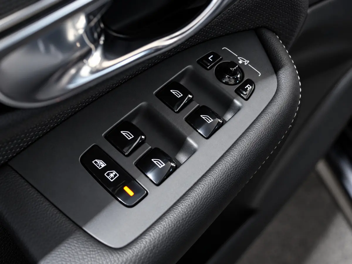 2.0 T8 Recharge AWD R-Design | H/K | PANO | Elektrisch verstelbare zetels
