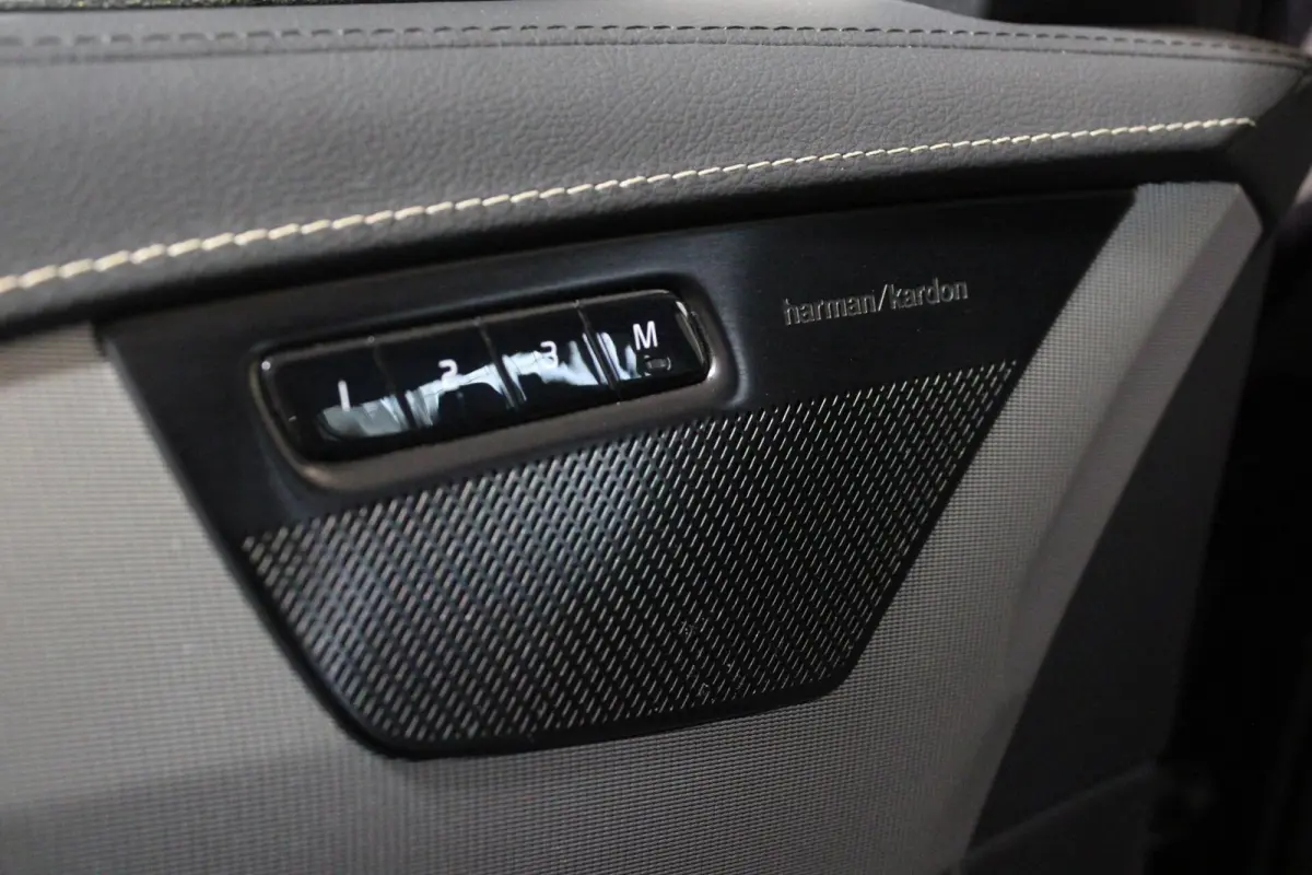 2.0 T8 Recharge AWD R-Design | H/K | PANO | Elektrisch verstelbare zetels