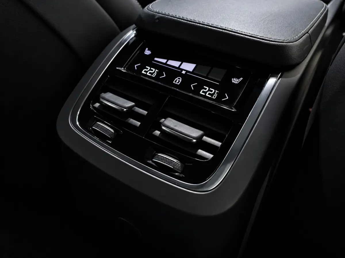 2.0 T8 Recharge AWD R-Design | H/K | PANO | Elektrisch verstelbare zetels