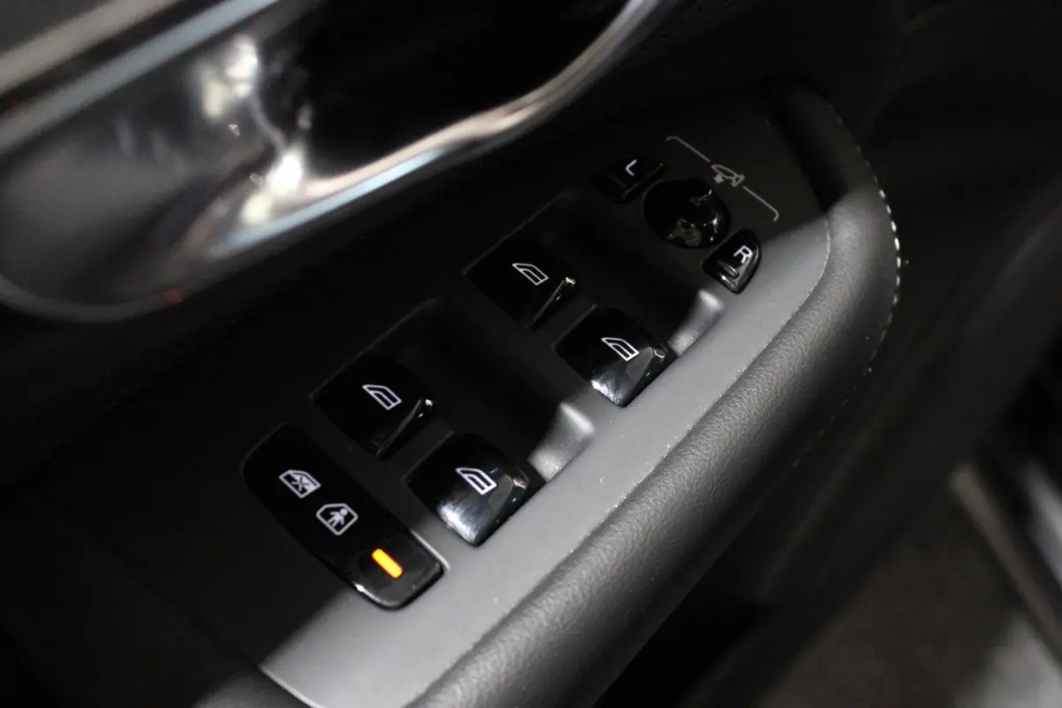 2.0 T8 Recharge AWD R-Design | H/K | PANO | Elektrisch verstelbare zetels