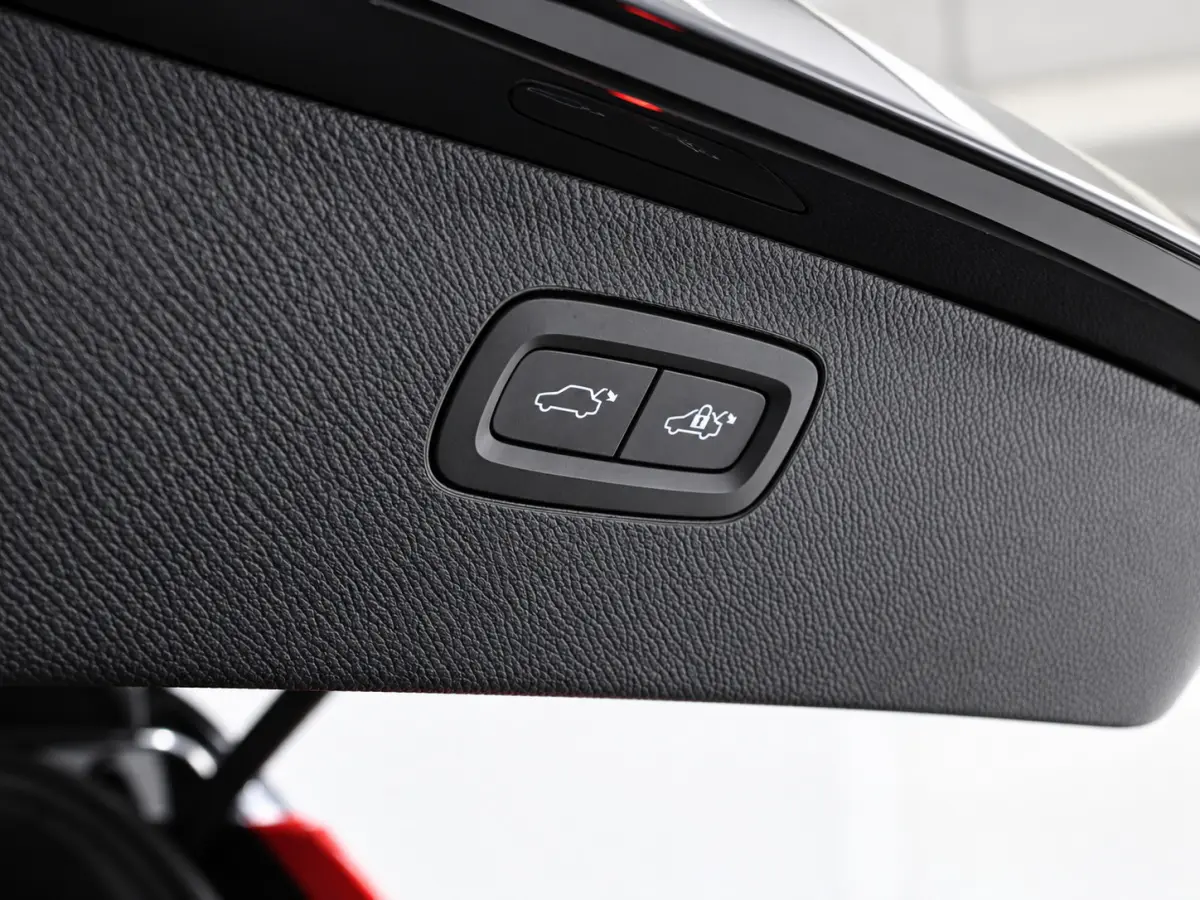 2.0 T8 Recharge AWD R-Design | H/K | PANO | Elektrisch verstelbare zetels