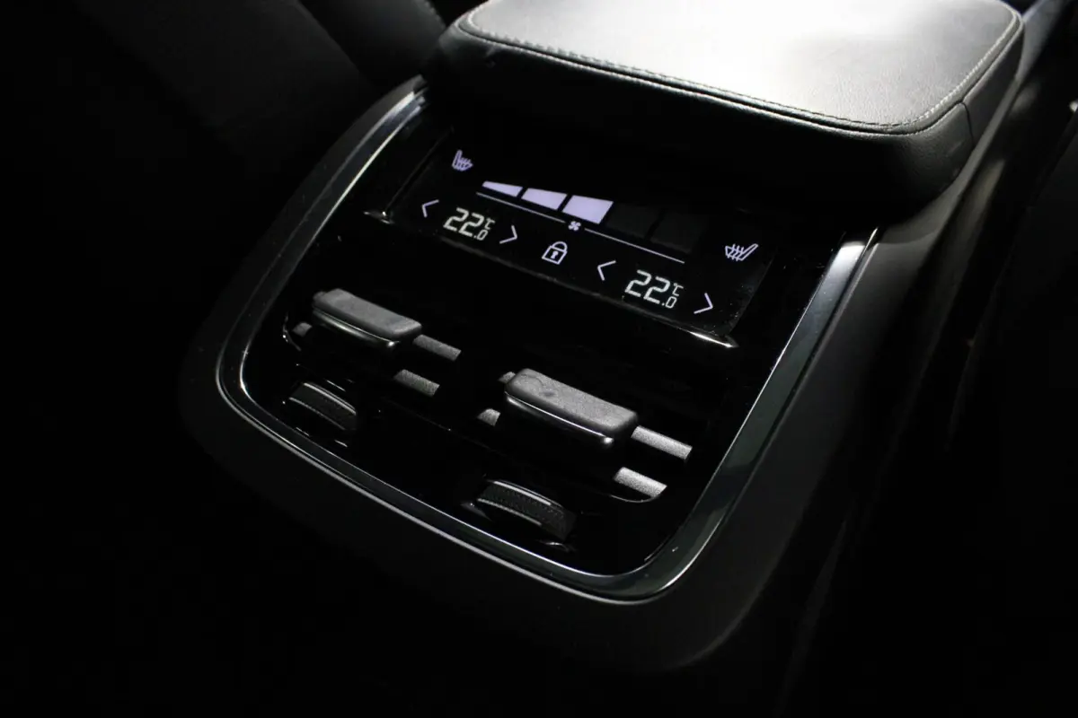 2.0 T8 Recharge AWD R-Design | H/K | PANO | Elektrisch verstelbare zetels