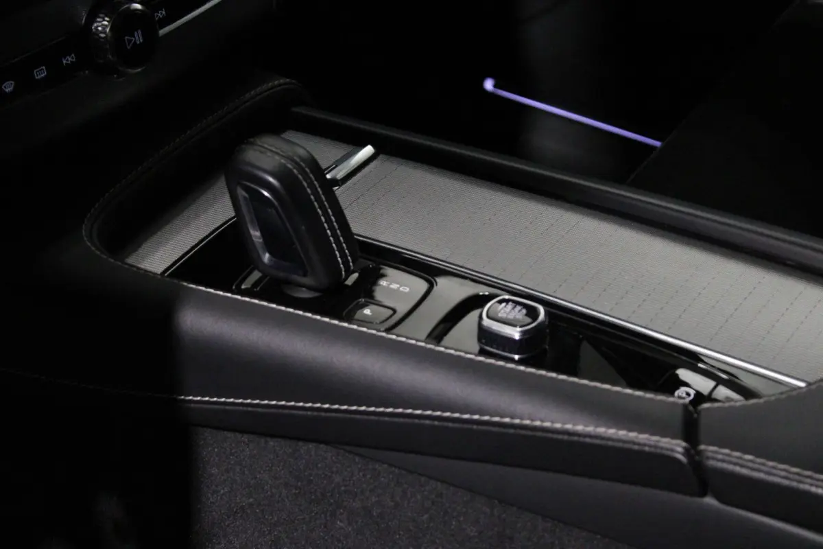2.0 T8 Recharge AWD R-Design | H/K | PANO | Elektrisch verstelbare zetels