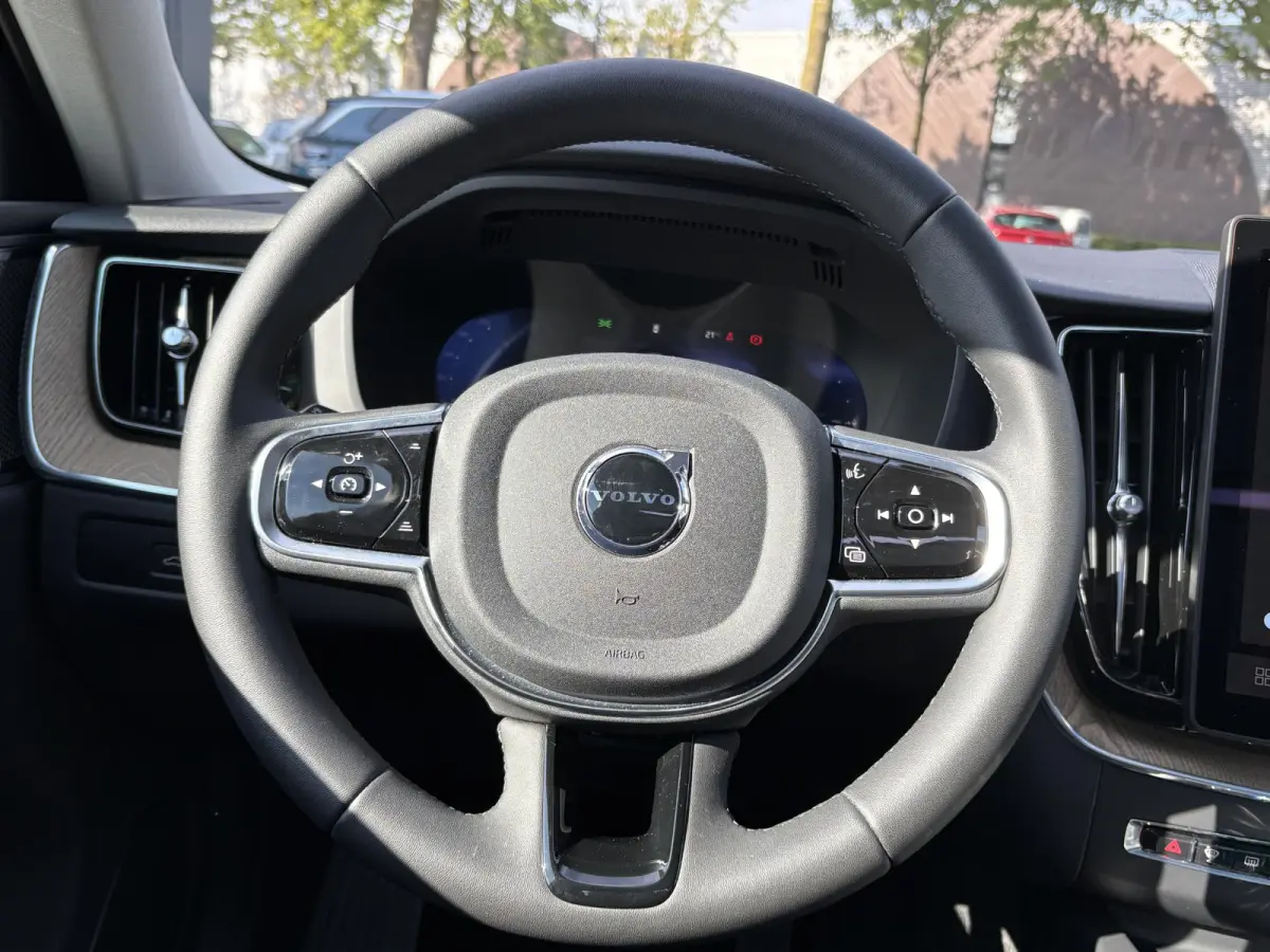2.0 T6 Plug-in hybrid AWD Plus Dark HEAD-UP DISPLAY | 2026!| HARMAN KARDON| PANO| MEMORY STOELEN| PILOT ASSIST| 360 CAMERA|