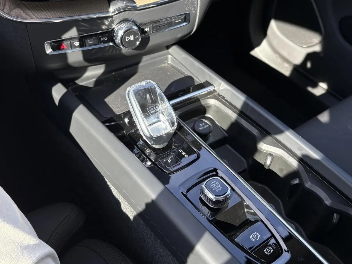 2.0 T6 Plug-in hybrid AWD Plus Dark HEAD-UP DISPLAY | 2026!| HARMAN KARDON| PANO| MEMORY STOELEN| PILOT ASSIST| 360 CAMERA|