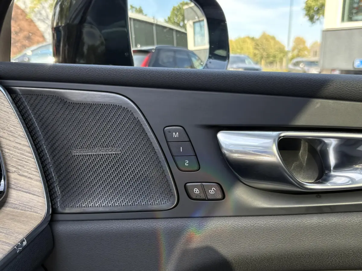 2.0 T6 Plug-in hybrid AWD Plus Dark HEAD-UP DISPLAY | 2026!| HARMAN KARDON| PANO| MEMORY STOELEN| PILOT ASSIST| 360 CAMERA|