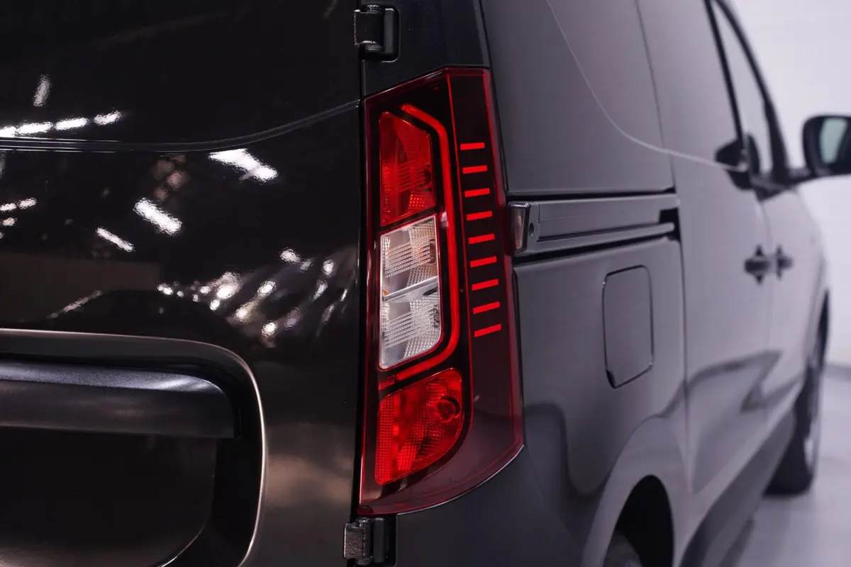 1.5 DCi 95 pk L1 Airco, Apple Carplay, Trekhaak Elek. Pakket, PDC achter, 2-Zits