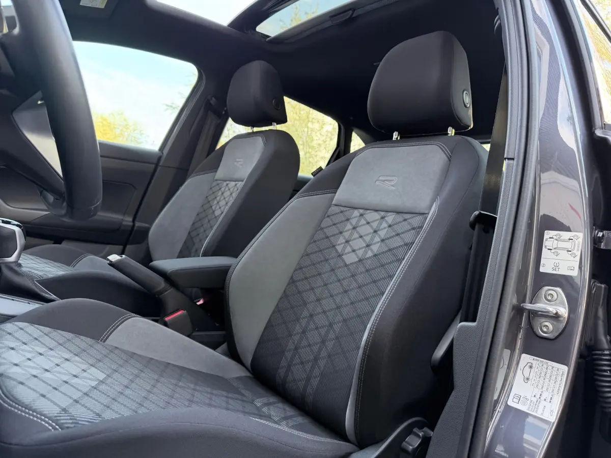 1.5 TSI R-Line Pano/Keyless/Camera