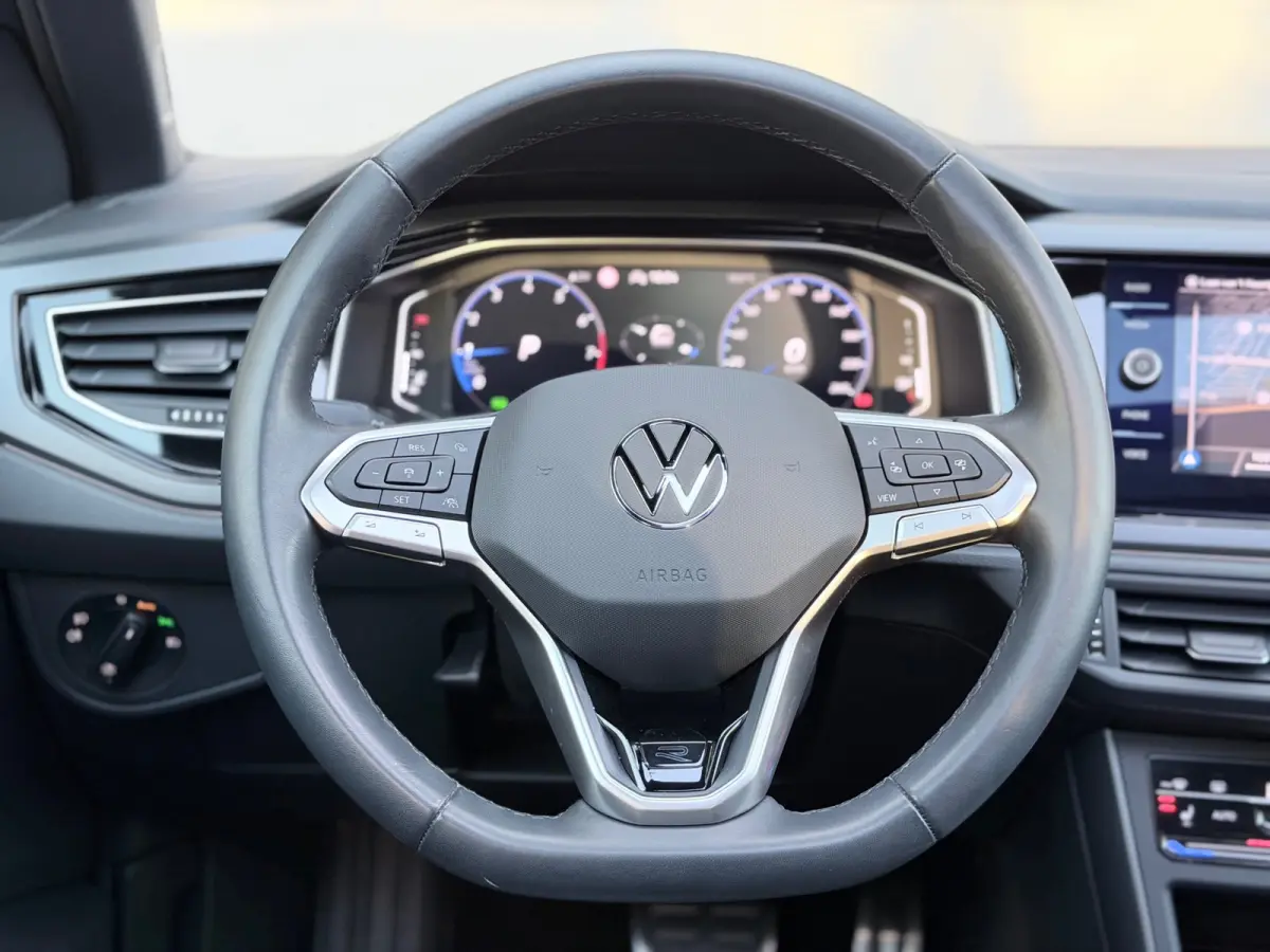 1.5 TSI R-Line Pano/Keyless/Camera