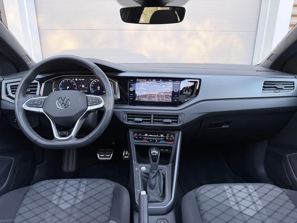 1.5 TSI R-Line Pano/Keyless/Camera