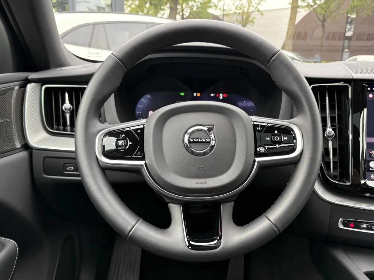 2.0 T8 Plug-in hybrid AWD Plus Black Edition HARMAN KARDON| 360 CAMERA| PANO| MEMORY STOELEN| ACHTERBANK VERWARMD|