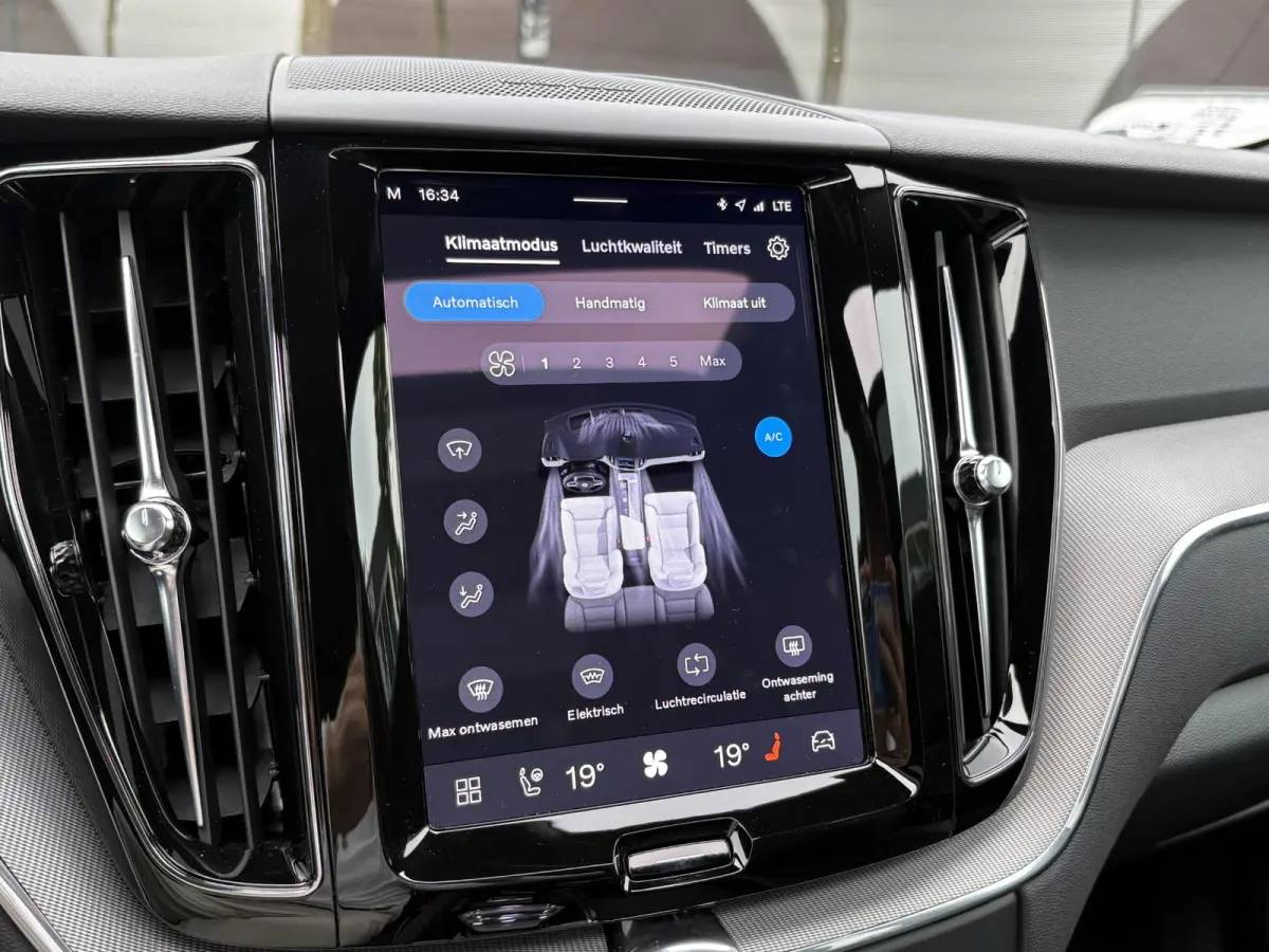 2.0 T8 Plug-in hybrid AWD Plus Black Edition HARMAN KARDON| 360 CAMERA| PANO| MEMORY STOELEN| ACHTERBANK VERWARMD|