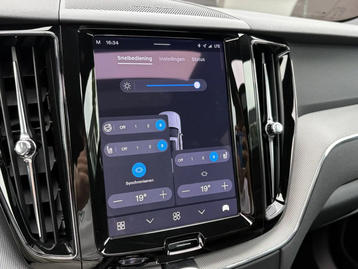 2.0 T8 Plug-in hybrid AWD Plus Black Edition HARMAN KARDON| 360 CAMERA| PANO| MEMORY STOELEN| ACHTERBANK VERWARMD|