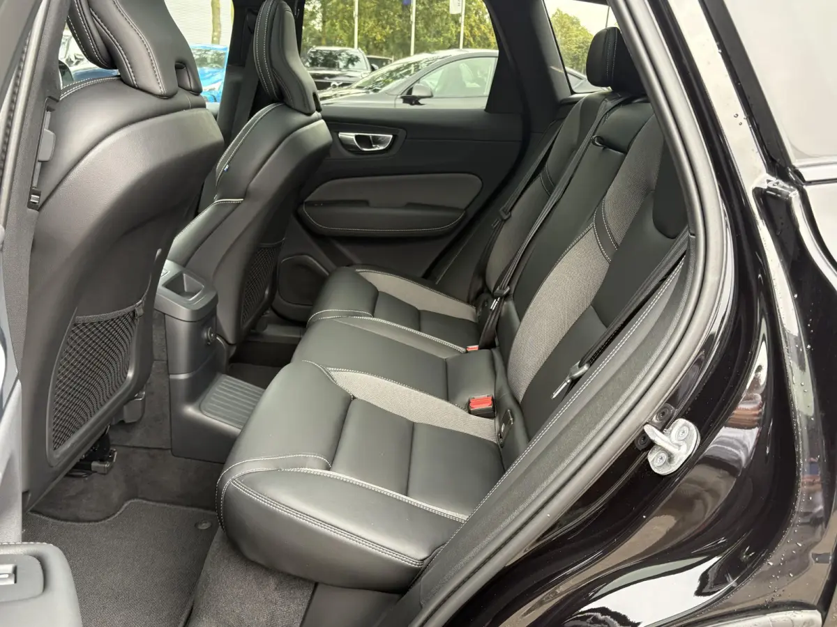 2.0 T8 Plug-in hybrid AWD Plus Black Edition HARMAN KARDON| 360 CAMERA| PANO| MEMORY STOELEN| ACHTERBANK VERWARMD|