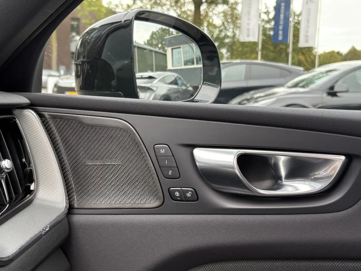 2.0 T8 Plug-in hybrid AWD Plus Black Edition HARMAN KARDON| 360 CAMERA| PANO| MEMORY STOELEN| ACHTERBANK VERWARMD|