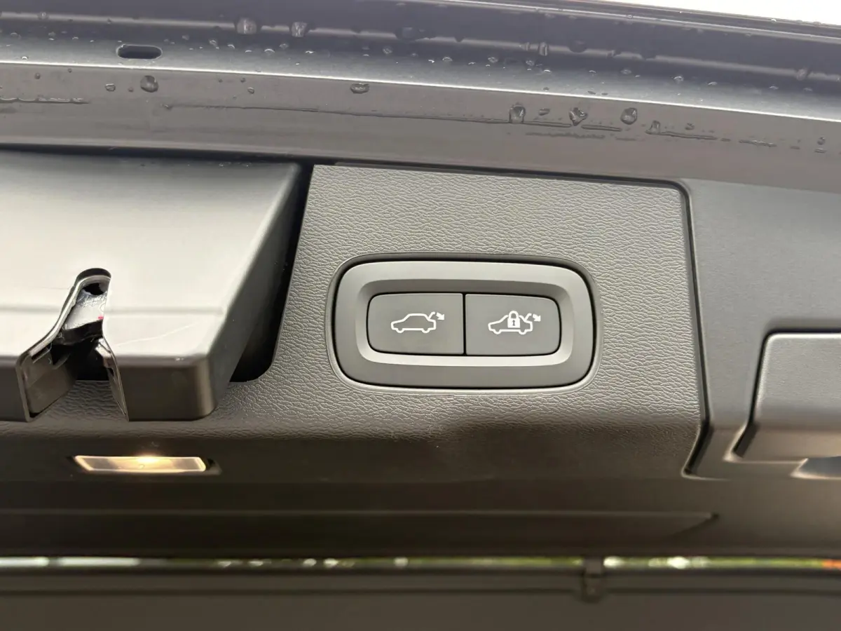 2.0 T8 Plug-in hybrid AWD Plus Black Edition HARMAN KARDON| 360 CAMERA| PANO| MEMORY STOELEN| ACHTERBANK VERWARMD|