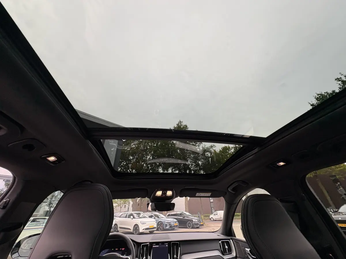 2.0 T8 Plug-in hybrid AWD Plus Black Edition HARMAN KARDON| 360 CAMERA| PANO| MEMORY STOELEN| ACHTERBANK VERWARMD|