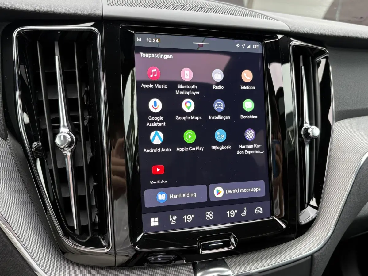 2.0 T8 Plug-in hybrid AWD Plus Black Edition HARMAN KARDON| 360 CAMERA| PANO| MEMORY STOELEN| ACHTERBANK VERWARMD|