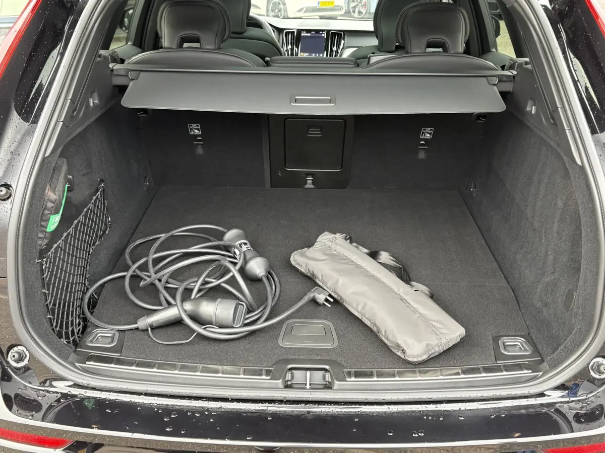 2.0 T8 Plug-in hybrid AWD Plus Black Edition HARMAN KARDON| 360 CAMERA| PANO| MEMORY STOELEN| ACHTERBANK VERWARMD|