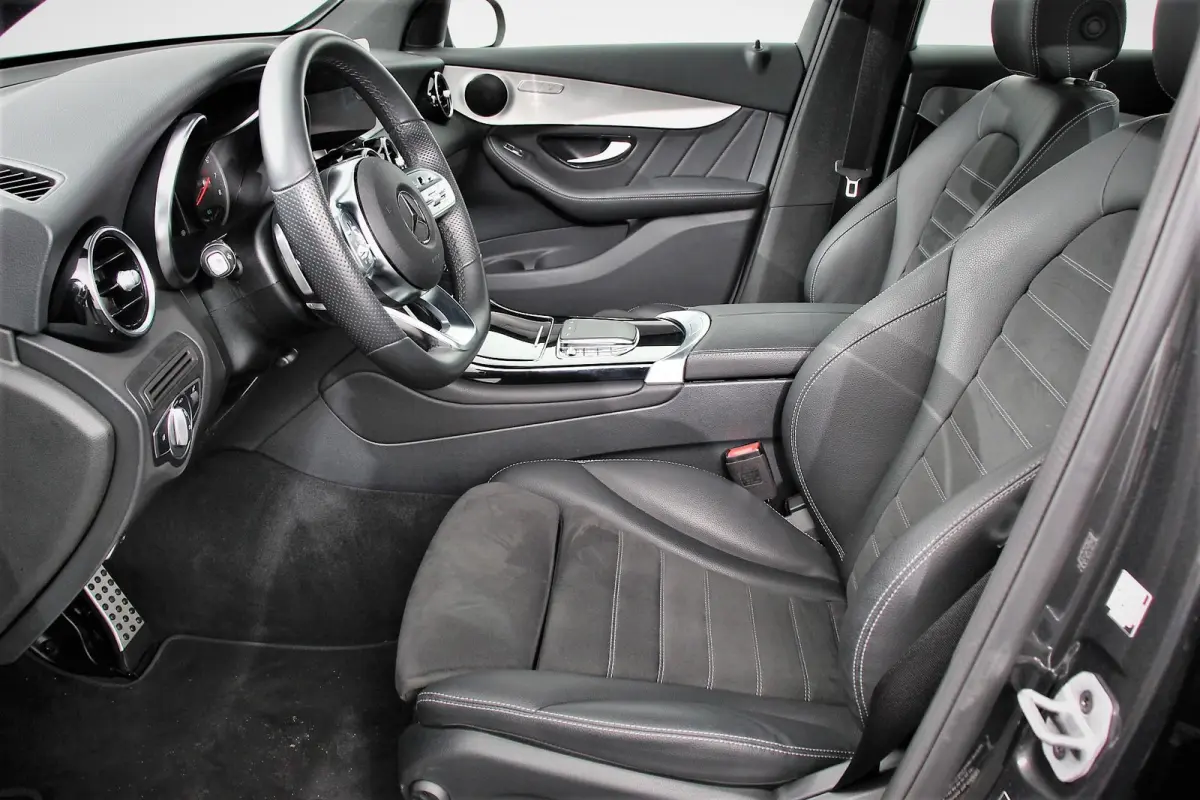 4MATIC AMG PHEV Navigatie Half leder Sportstoelen Camera Dab Led Elektrisch bedienbare achterklep 19"Lichtmetalen Velgen Extra getint glas