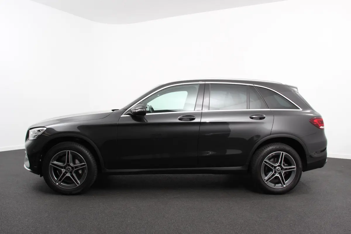 4MATIC AMG PHEV Navigatie Half leder Sportstoelen Camera Dab Led Elektrisch bedienbare achterklep 19"Lichtmetalen Velgen Extra getint glas