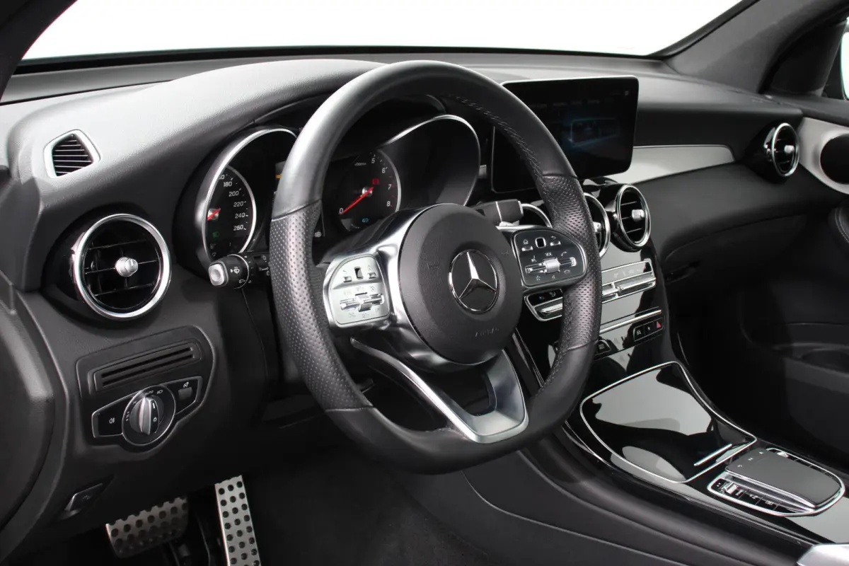 4MATIC AMG PHEV Navigatie Half leder Sportstoelen Camera Dab Led Elektrisch bedienbare achterklep 19"Lichtmetalen Velgen Extra getint glas