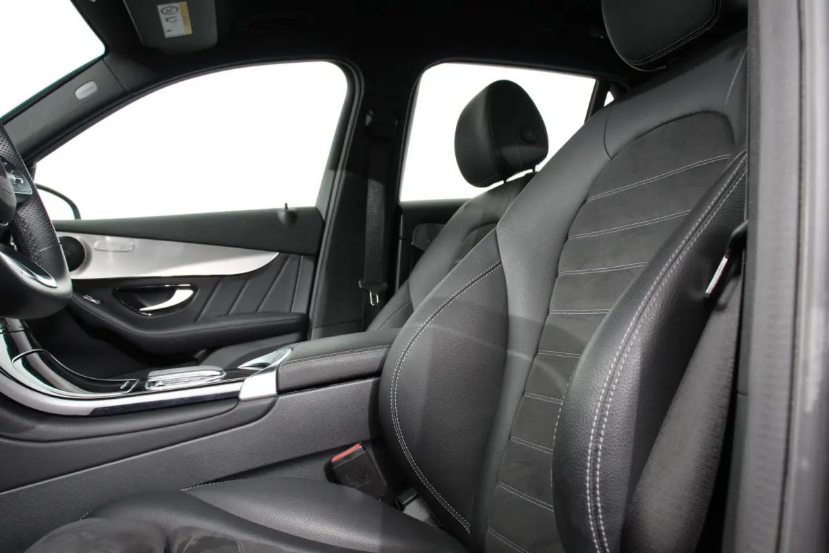 4MATIC AMG PHEV Navigatie Half leder Sportstoelen Camera Dab Led Elektrisch bedienbare achterklep 19"Lichtmetalen Velgen Extra getint glas