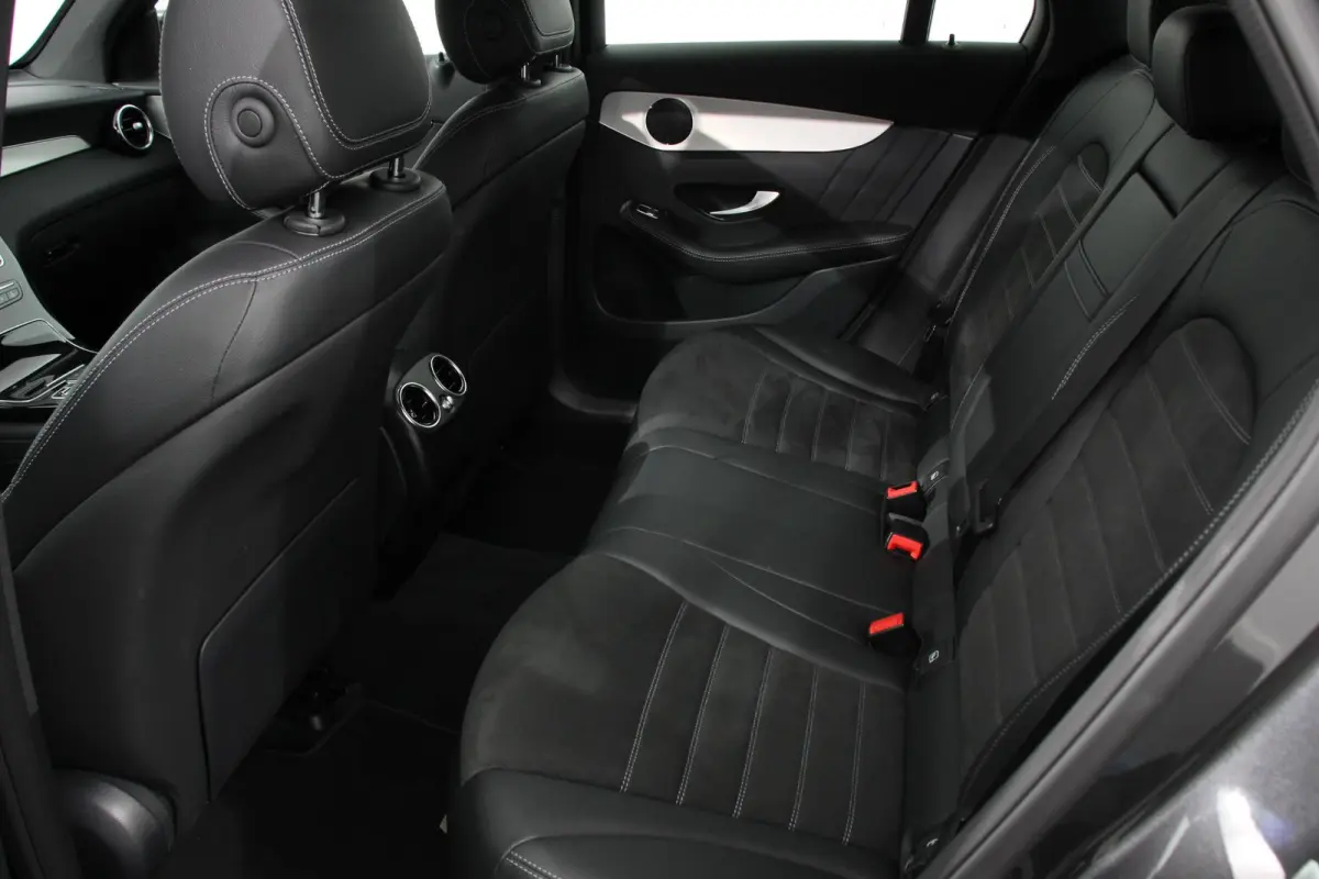 4MATIC AMG PHEV Navigatie Half leder Sportstoelen Camera Dab Led Elektrisch bedienbare achterklep 19"Lichtmetalen Velgen Extra getint glas