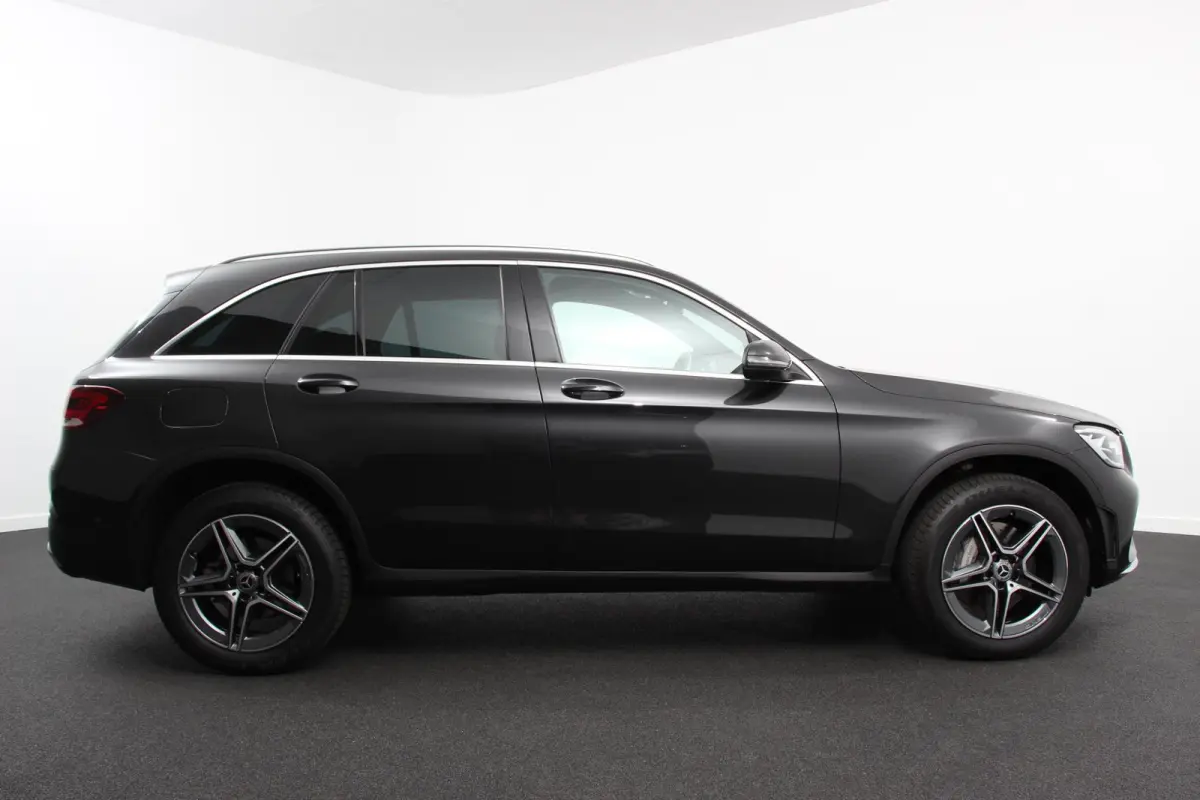 4MATIC AMG PHEV Navigatie Half leder Sportstoelen Camera Dab Led Elektrisch bedienbare achterklep 19"Lichtmetalen Velgen Extra getint glas