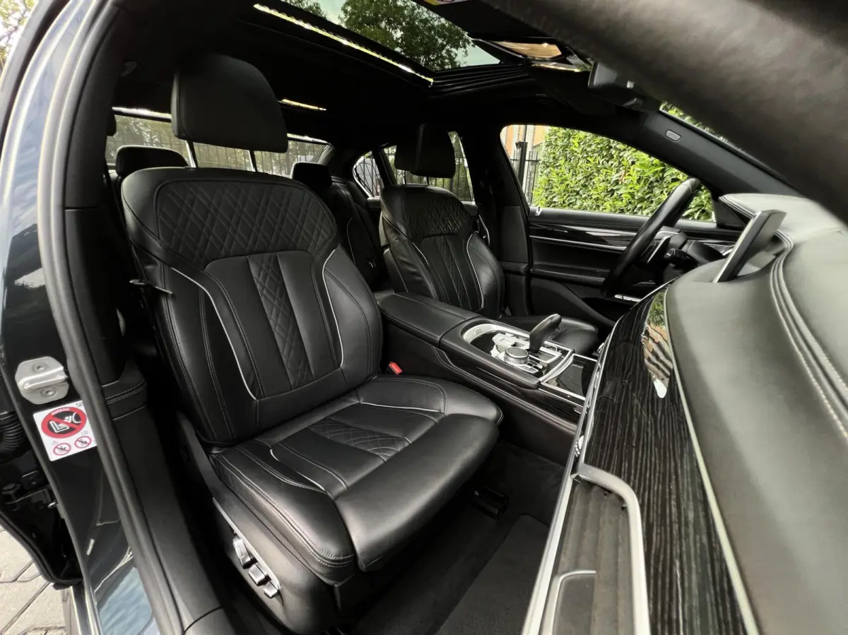 740e iPerformance High ExecutiveNL AUTO, NAP LOGISCH, M-PAKKET, PANORAMADAK, LUCHTVERING, H/K SOUND, SOFTCLOSE, COMFORT STOELEN, MEMORY, HUD, KEYLESS, 360 CAMERA, DODEHOEK, CLIMATE CONTROL, 