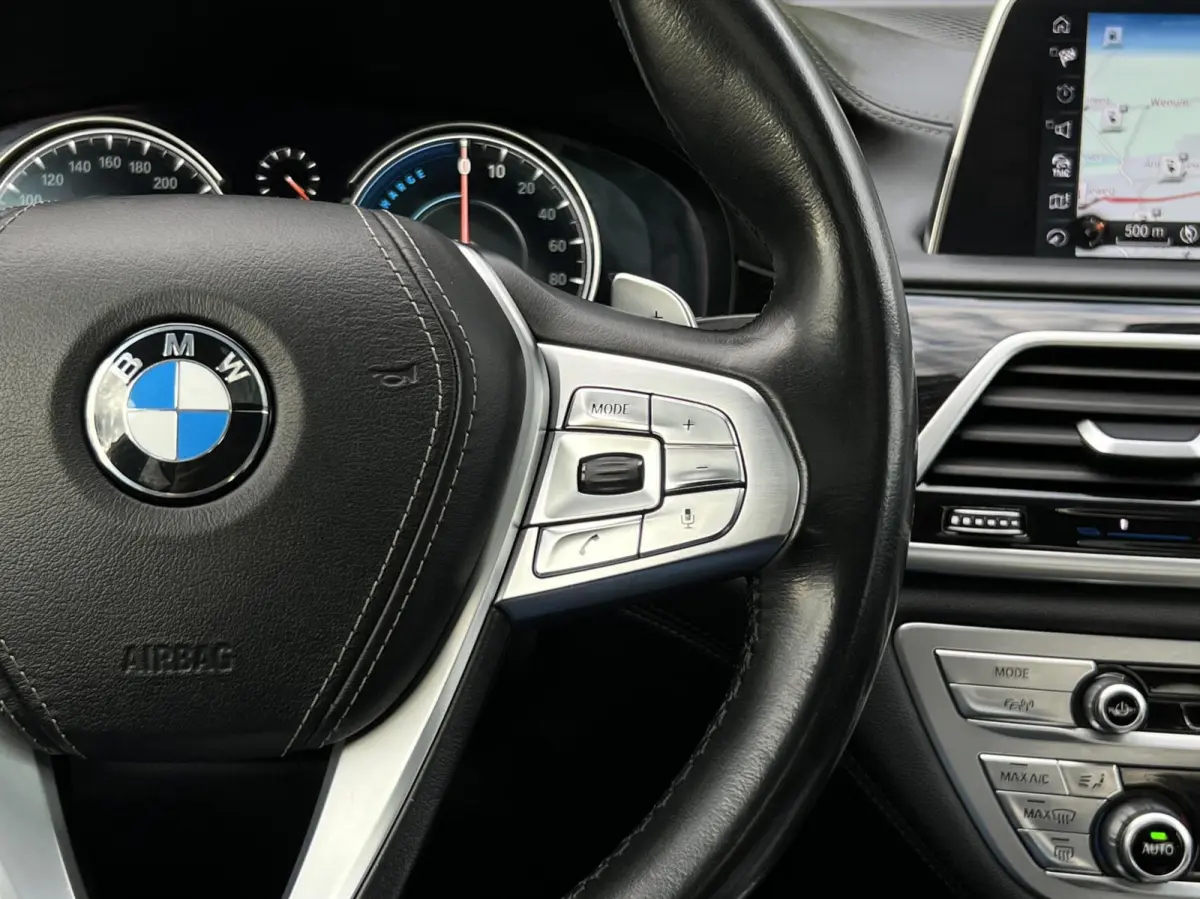 740e iPerformance High ExecutiveNL AUTO, NAP LOGISCH, M-PAKKET, PANORAMADAK, LUCHTVERING, H/K SOUND, SOFTCLOSE, COMFORT STOELEN, MEMORY, HUD, KEYLESS, 360 CAMERA, DODEHOEK, CLIMATE CONTROL, 