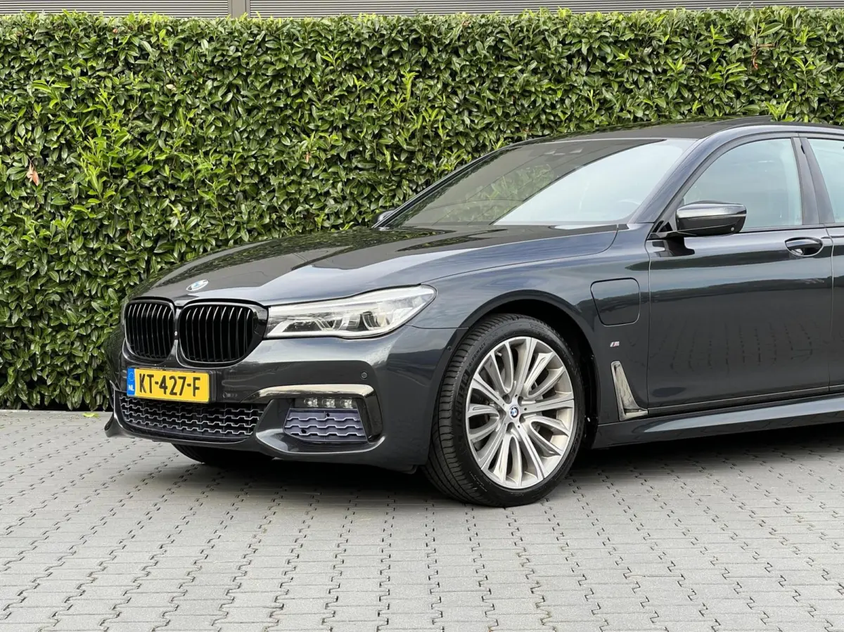 740e iPerformance High ExecutiveNL AUTO, NAP LOGISCH, M-PAKKET, PANORAMADAK, LUCHTVERING, H/K SOUND, SOFTCLOSE, COMFORT STOELEN, MEMORY, HUD, KEYLESS, 360 CAMERA, DODEHOEK, CLIMATE CONTROL, 