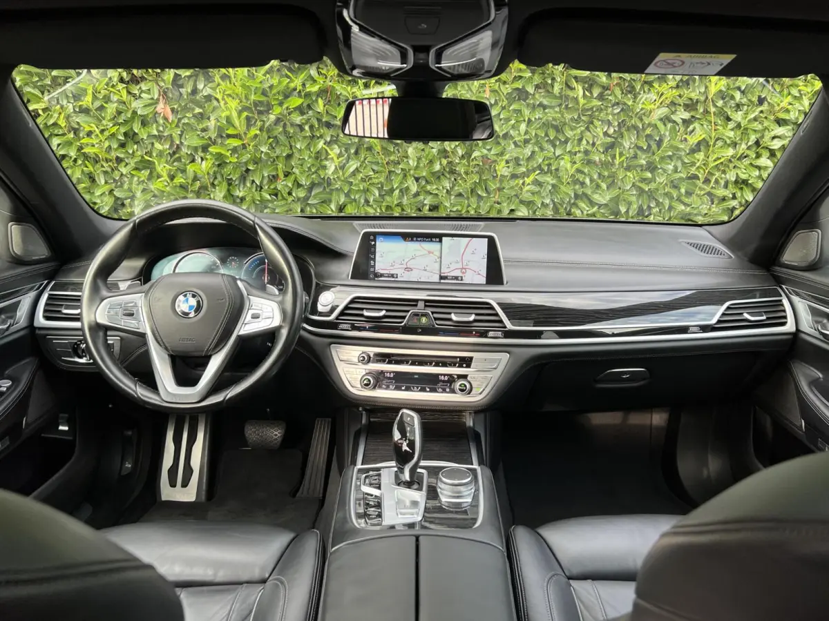 740e iPerformance High ExecutiveNL AUTO, NAP LOGISCH, M-PAKKET, PANORAMADAK, LUCHTVERING, H/K SOUND, SOFTCLOSE, COMFORT STOELEN, MEMORY, HUD, KEYLESS, 360 CAMERA, DODEHOEK, CLIMATE CONTROL, 